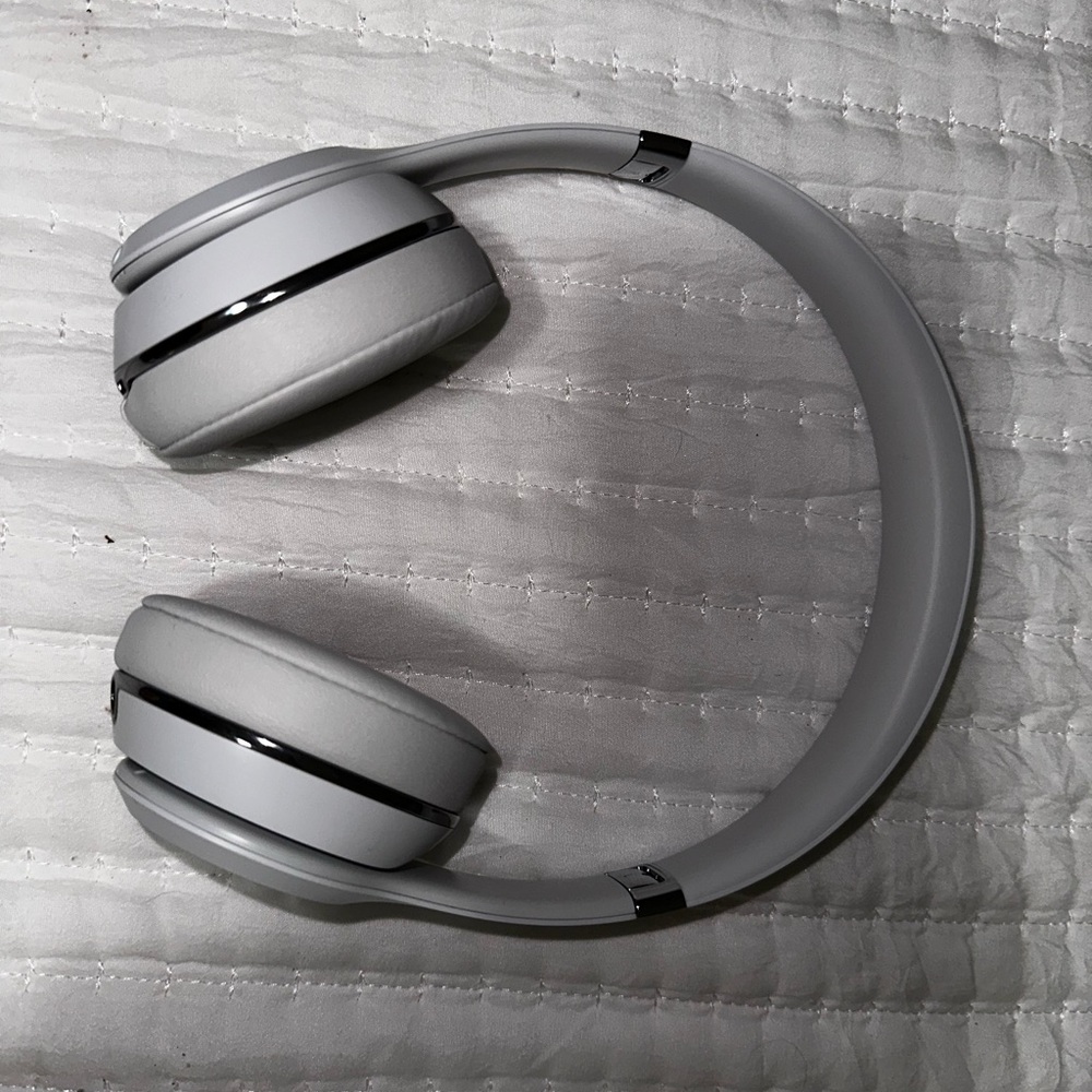 barely worn (no charger but any android charger works)